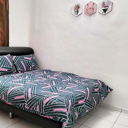 Iris 55 Corner Lot House Spacious Outdoor With Wi-Fi Johor Bahru Exterior foto